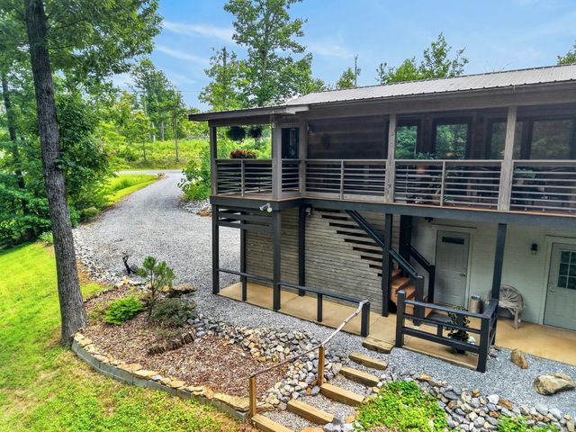 361 Bear Knob Ln, Crawford, TN 38554