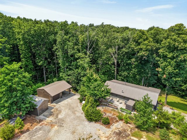 361 Bear Knob Ln, Crawford, TN 38554