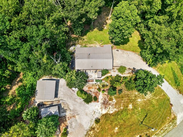 361 Bear Knob Ln, Crawford, TN 38554