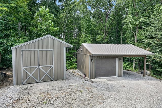 361 Bear Knob Ln, Crawford, TN 38554