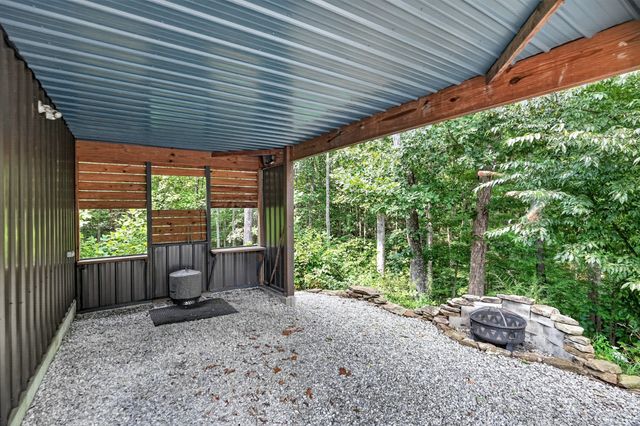 361 Bear Knob Ln, Crawford, TN 38554