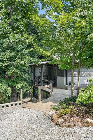 361 Bear Knob Ln, Crawford, TN 38554