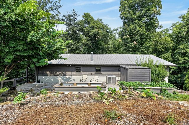 361 Bear Knob Ln, Crawford, TN 38554