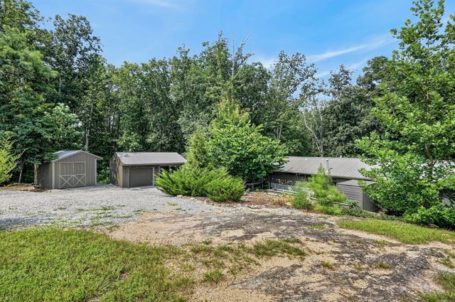 361 Bear Knob Ln, Crawford, TN 38554