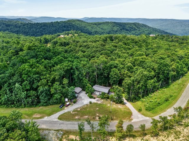 361 Bear Knob Ln, Crawford, TN 38554