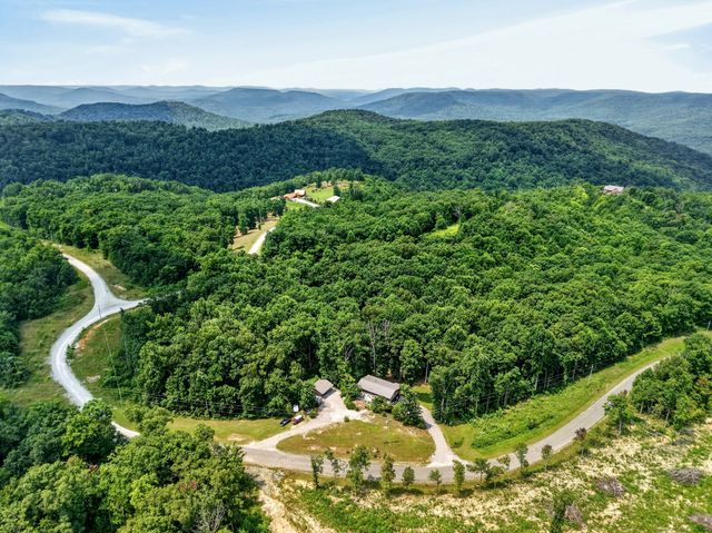 361 Bear Knob Ln, Crawford, TN 38554