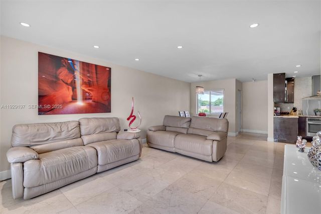 7430 Miami Lakes Dr E301, Miami Lakes, FL 33014