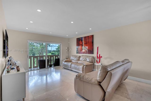 7430 Miami Lakes Dr E301, Miami Lakes, FL 33014