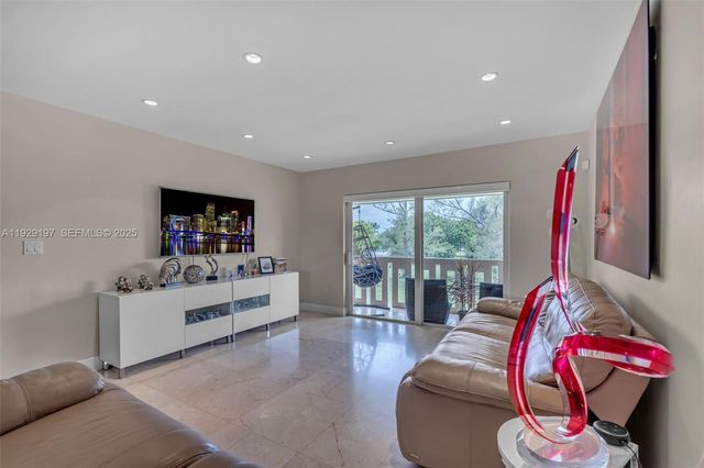 7430 Miami Lakes Dr E301, Miami Lakes, FL 33014