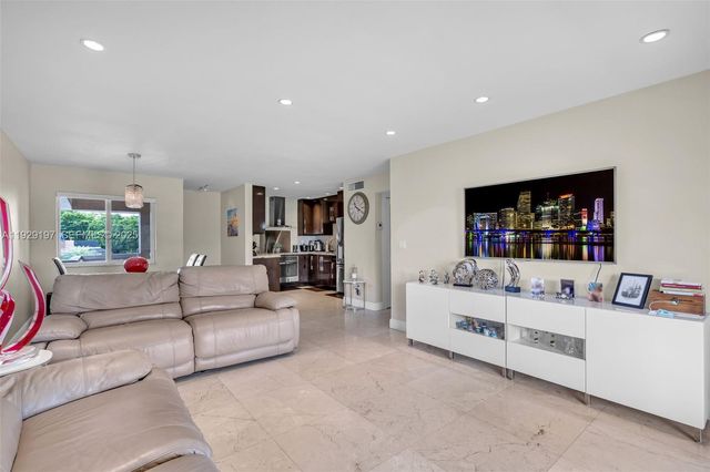 7430 Miami Lakes Dr E301, Miami Lakes, FL 33014