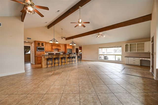 742 Kiowa Drive W, Gainesville, TX 76240