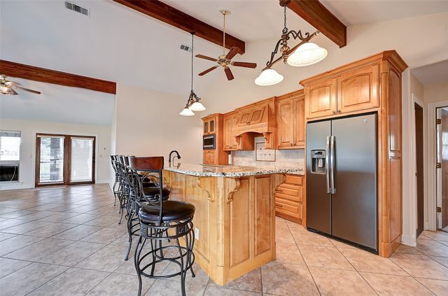 742 Kiowa Drive W, Gainesville, TX 76240