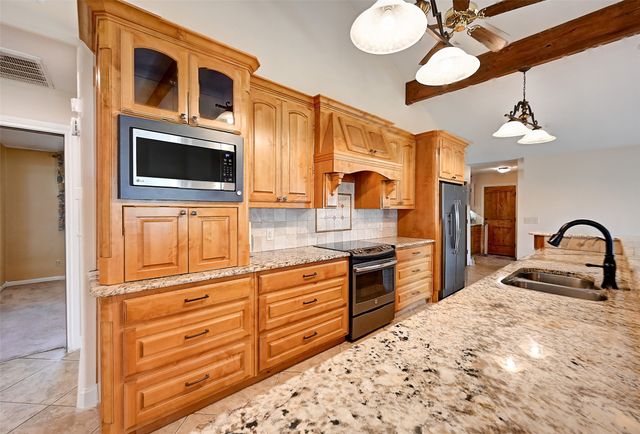742 Kiowa Drive W, Gainesville, TX 76240