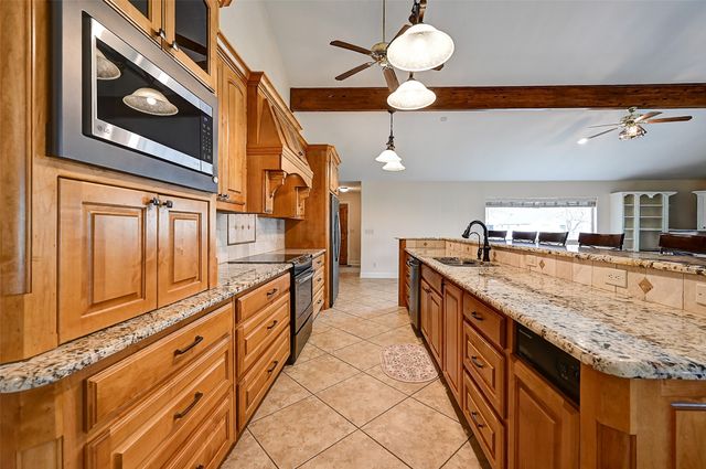 742 Kiowa Drive W, Gainesville, TX 76240