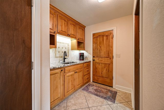 742 Kiowa Drive W, Gainesville, TX 76240