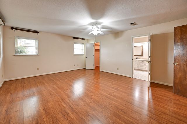 742 Kiowa Drive W, Gainesville, TX 76240
