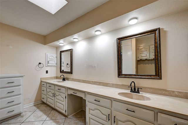 742 Kiowa Drive W, Gainesville, TX 76240