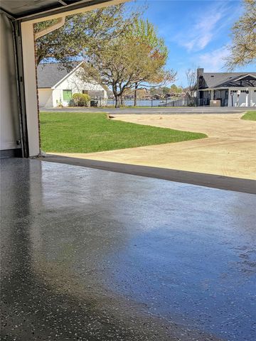 742 Kiowa Drive W, Gainesville, TX 76240