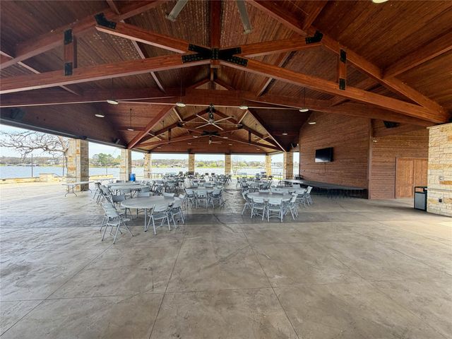 742 Kiowa Drive W, Gainesville, TX 76240
