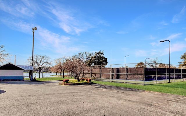 742 Kiowa Drive W, Gainesville, TX 76240