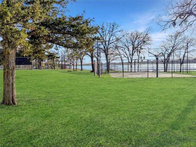 742 Kiowa Drive W, Gainesville, TX 76240