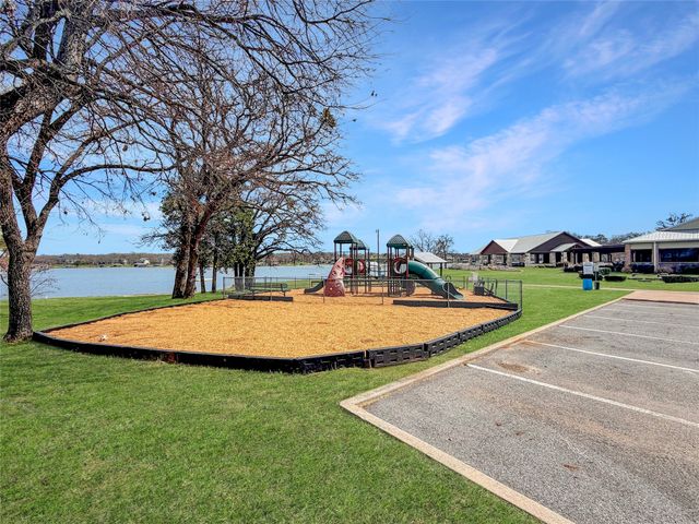 742 Kiowa Drive W, Gainesville, TX 76240