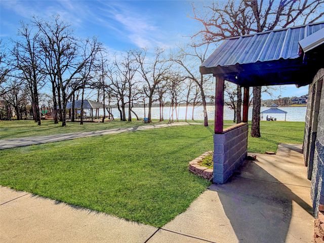 742 Kiowa Drive W, Gainesville, TX 76240