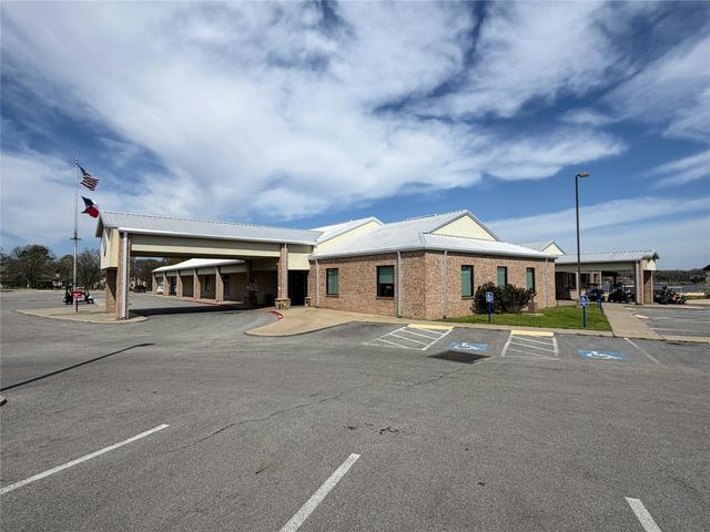 742 Kiowa Drive W, Gainesville, TX 76240