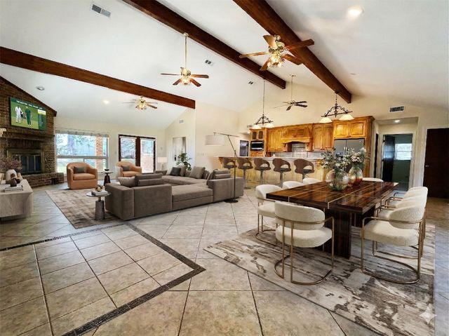 742 Kiowa Drive W, Gainesville, TX 76240