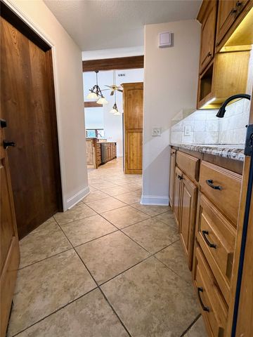 742 Kiowa Drive W, Gainesville, TX 76240
