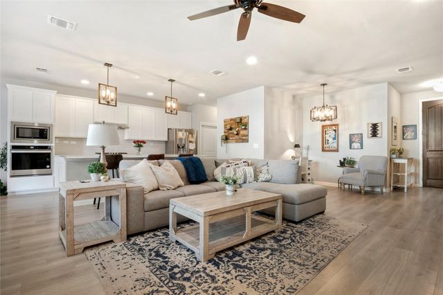 103 Wagon Spoke CV, Liberty Hill, TX 78642