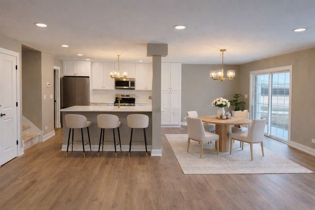 9039 111 Street, Palos Hills, IL 60465