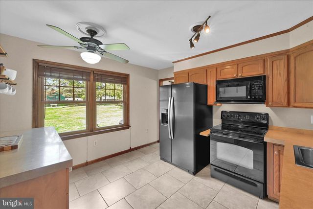 608 WALNUT DR, Parkesburg, PA 19365