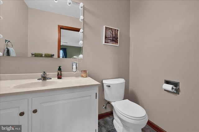 608 WALNUT DR, Parkesburg, PA 19365