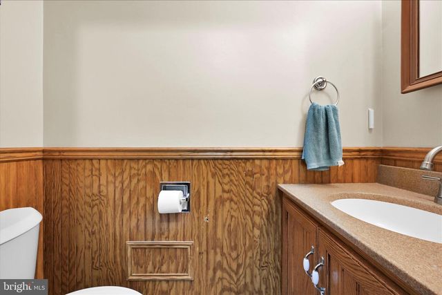 608 WALNUT DR, Parkesburg, PA 19365