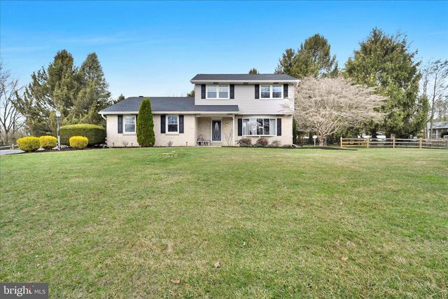 608 WALNUT DR, Parkesburg, PA 19365