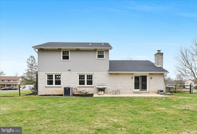 608 WALNUT DR, Parkesburg, PA 19365