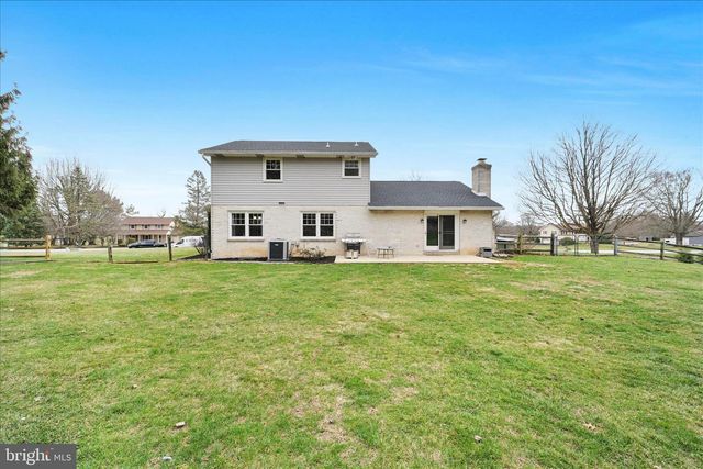 608 WALNUT DR, Parkesburg, PA 19365