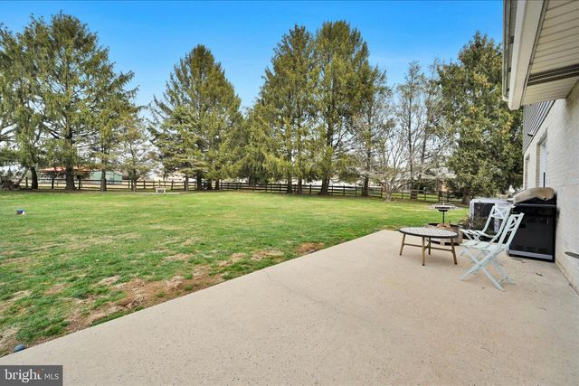 608 WALNUT DR, Parkesburg, PA 19365