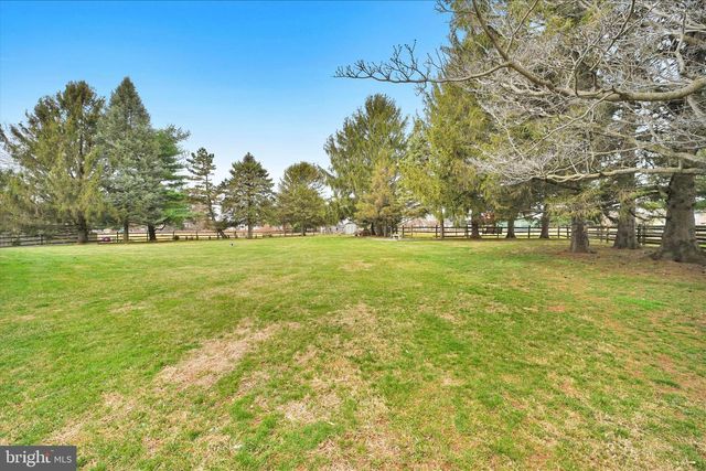 608 WALNUT DR, Parkesburg, PA 19365