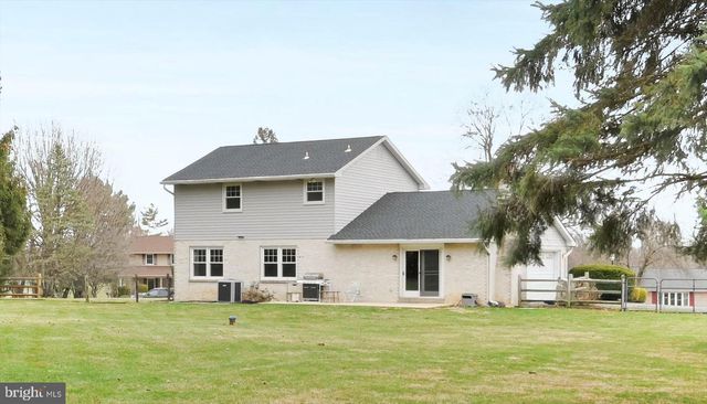 608 WALNUT DR, Parkesburg, PA 19365