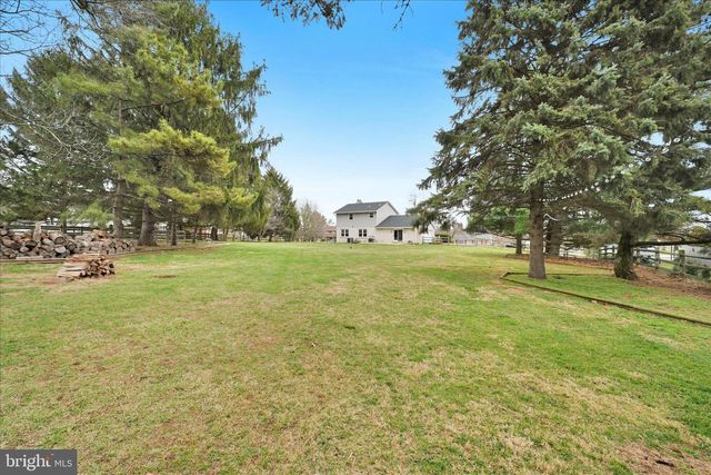 608 WALNUT DR, Parkesburg, PA 19365