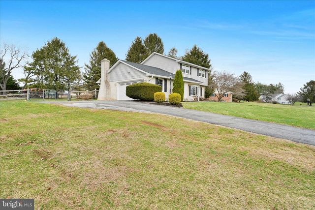 608 WALNUT DR, Parkesburg, PA 19365