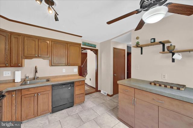 608 WALNUT DR, Parkesburg, PA 19365