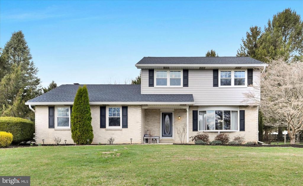 608 WALNUT DR, Parkesburg, PA 19365