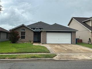 2104 Westwood Dr, Portland, TX 78374