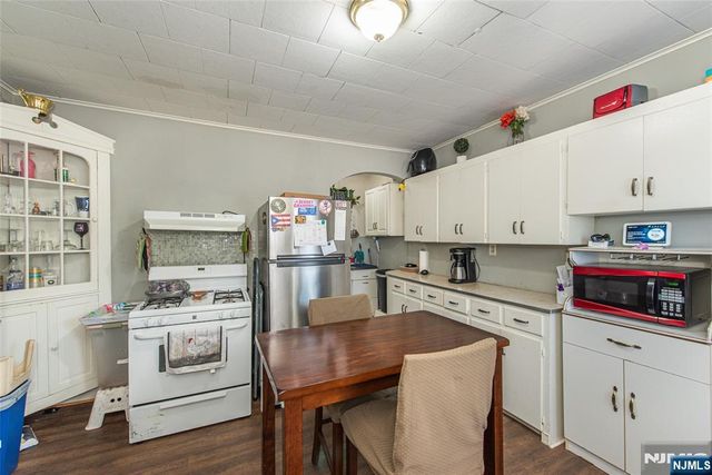 81 6th Avenue, Clifton, NJ 07011
