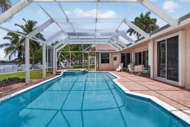 1501 NW 180th Way, Pembroke Pines, FL 33029