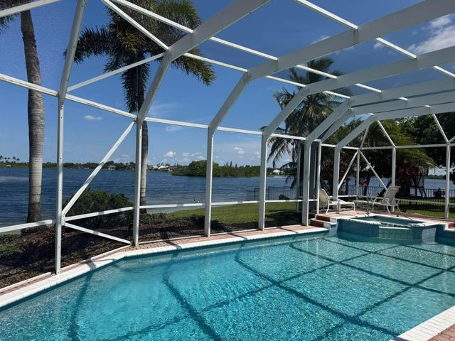 1501 NW 180th Way, Pembroke Pines, FL 33029