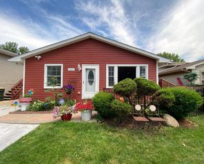 1601 Cherokee Drive, Round Lake Beach, IL 60073